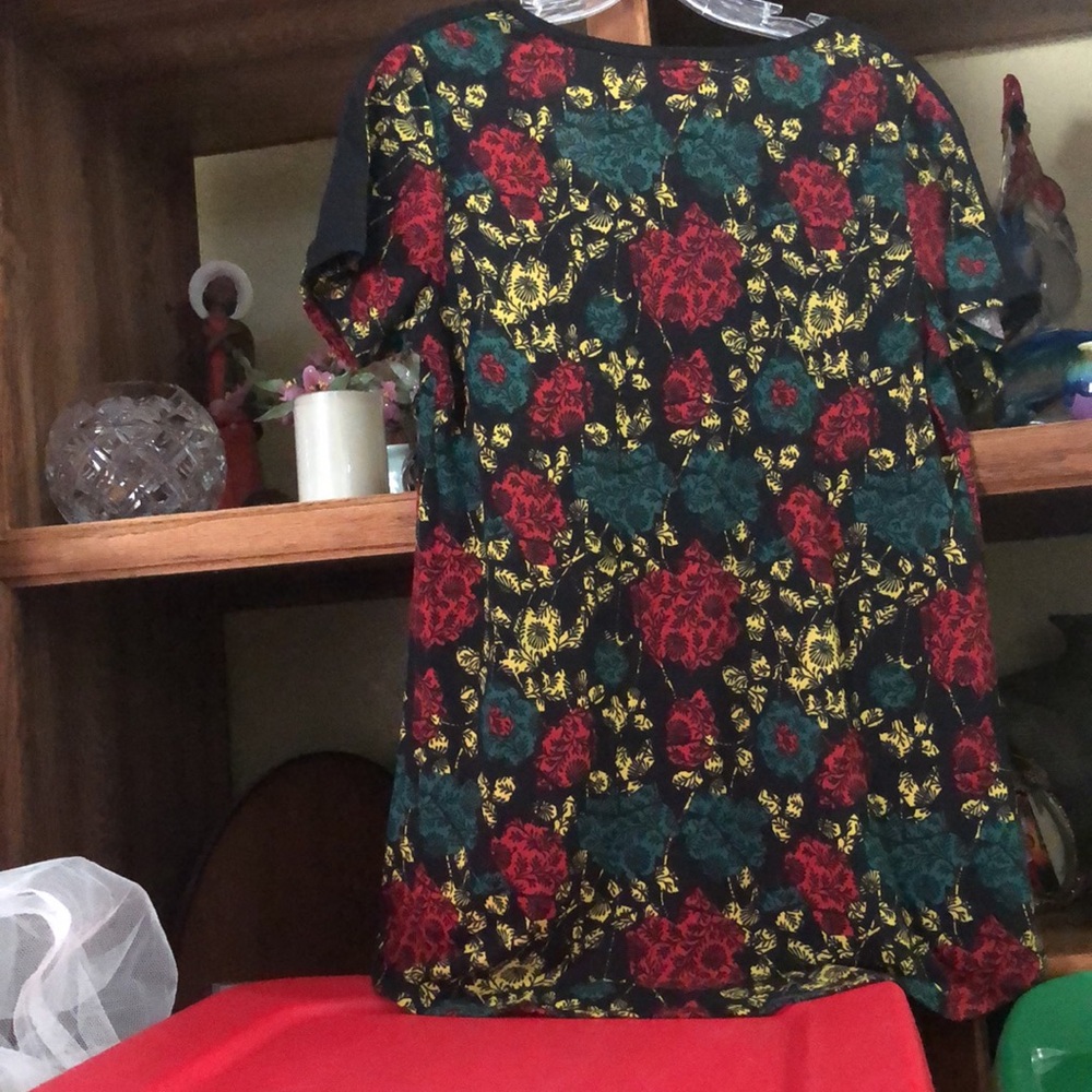 LulaRoe Floral Scoop Neck Women's Top - Picture 3 of 10